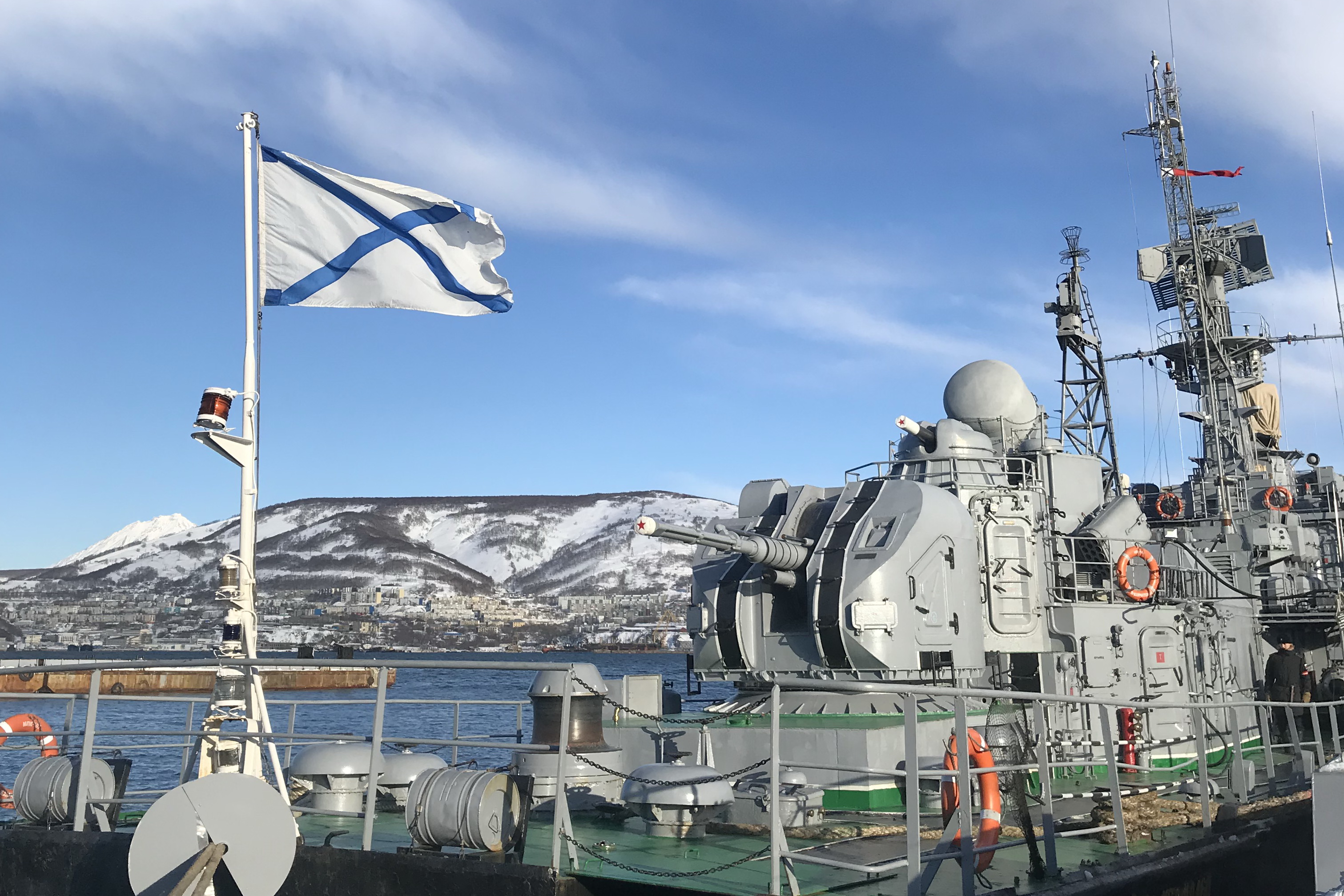 военный корабль с андреевским флагом